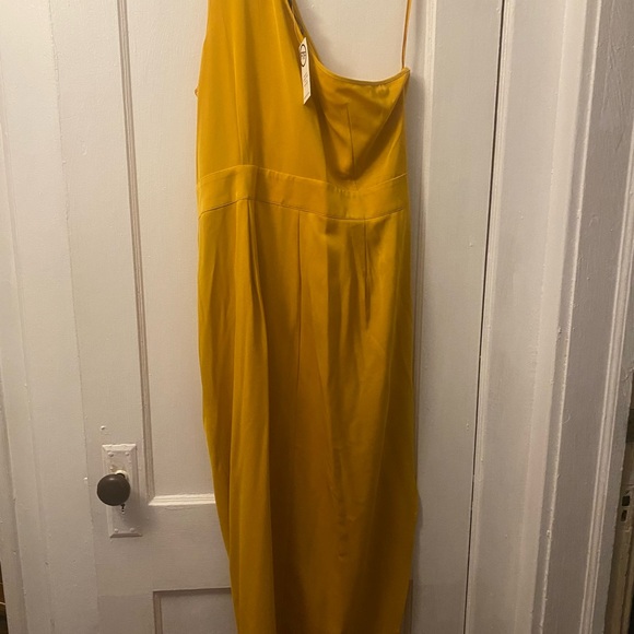 Brand New Fashion to Figure Dress - Picture 4 of 5